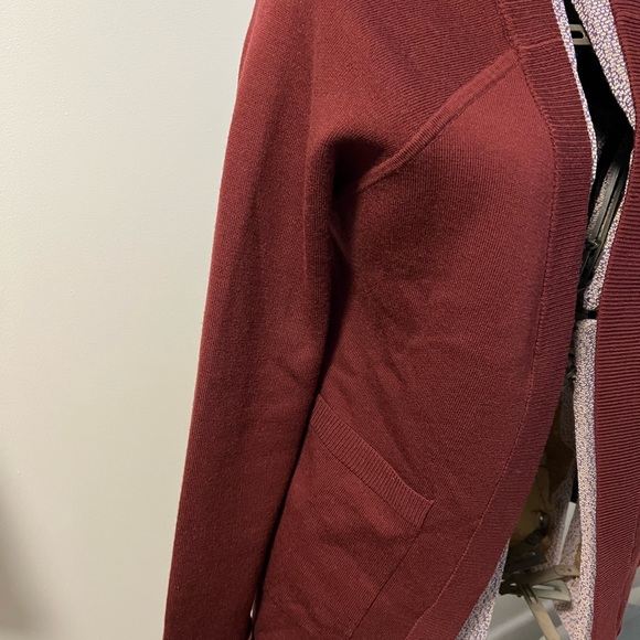 Lululemon Reversible Cardigan size 6 or 8? - Picture 2 of 6